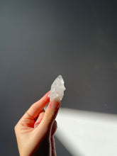 Load image into Gallery viewer, Apophyllite Point with Stilbite 001
