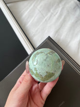 Load image into Gallery viewer, Green Moonstone Palm 010
